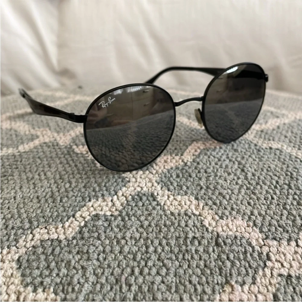 Ray-Ban Black Round Mirrored Sunglasses